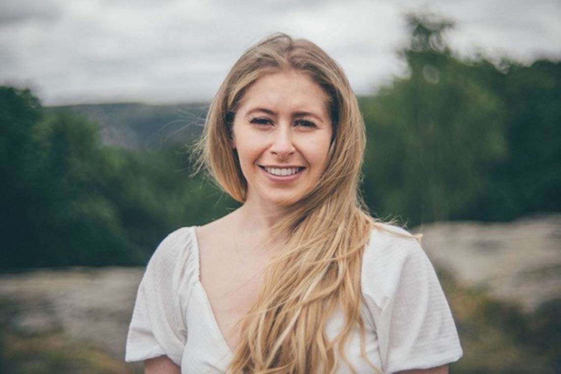 Hattie Holt Headshot