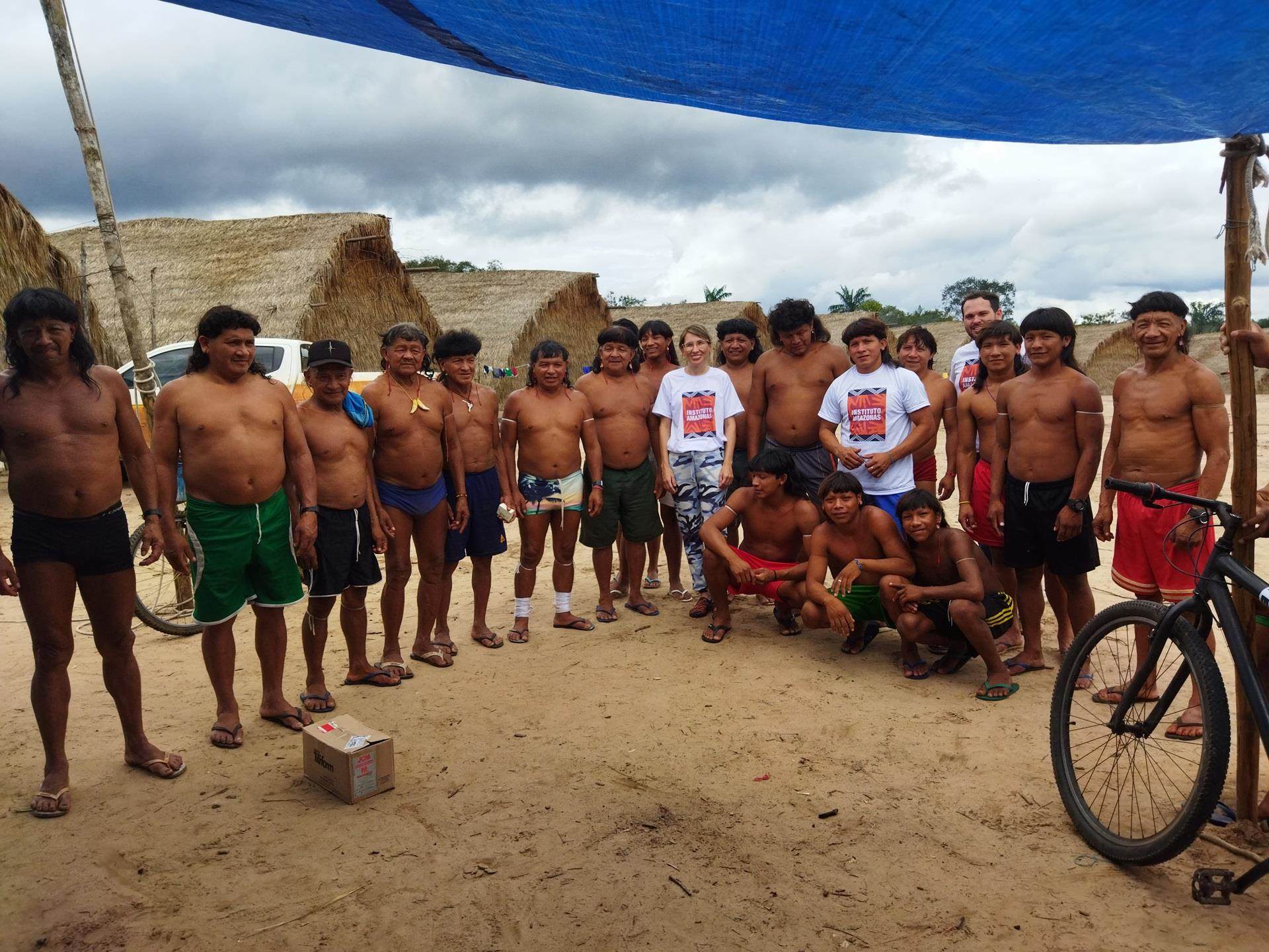 Group of beneficiaries of Instituto Amazonas poses for camera